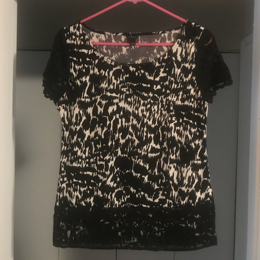 Blouse with lace trim